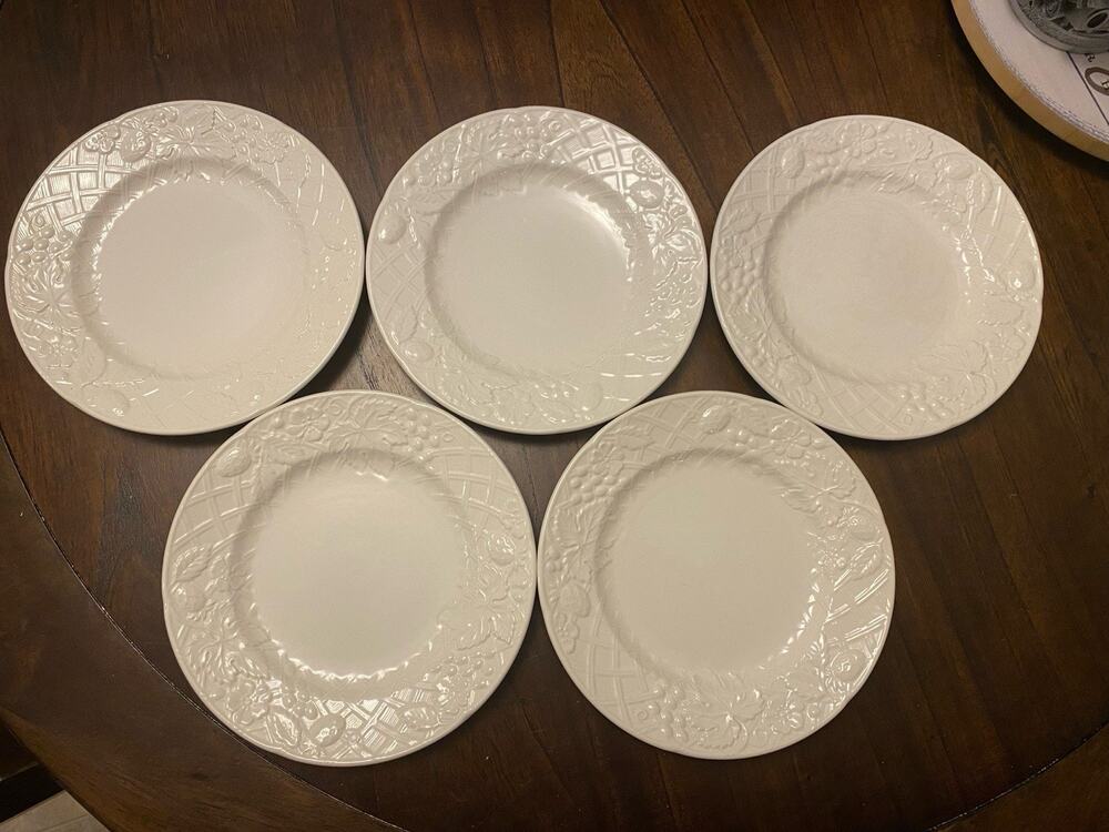 Mikasa ENGLISH COUNTRYSIDE White Salad Dessert PLATES 8 1/4” Set of 5